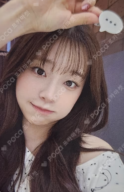 Only cry in the rain EVERLINE Chuu photocard image