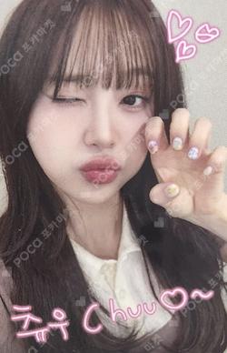 Only cry in the rain EVERLINE Chuu photocard image