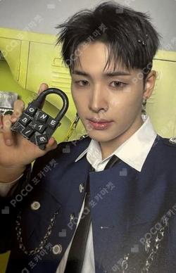 One Bite Limited Edition B HARU photocard image