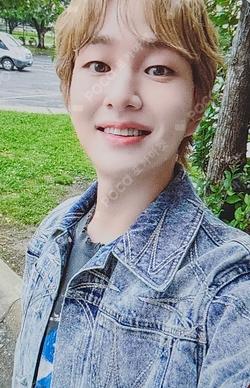 PERCENT (%) POP-UP STORE RANDOM TRADING CARD