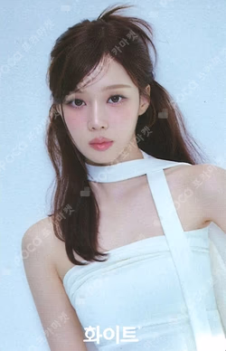 WHITE WINTER photocard image