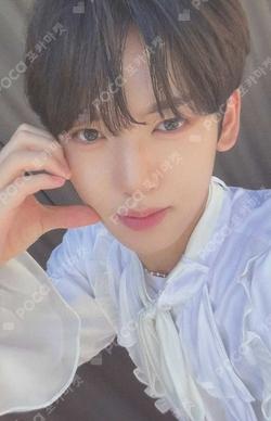 THE MOVING SEOUL MINI L-HOLDER SET WHITE ver. HAN YUJIN photocard image