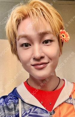 PERCENT MAKESTAR ONEW photocard image