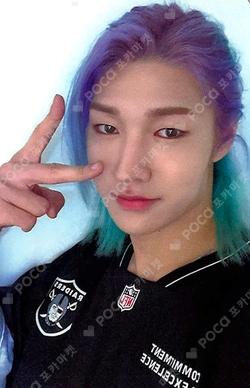 seOul cOllectiOn JUMP UP JunJi photocard image
