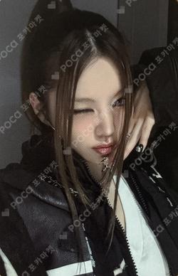 FAMOUS EVERLINE LUCKY DRAW BAILEY photocard image