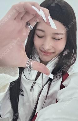 FAMOUS M2U ANNIE photocard image