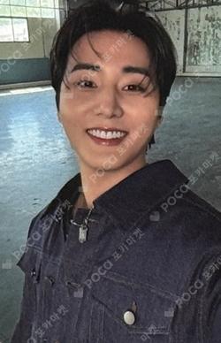 VANS Young K photocard image