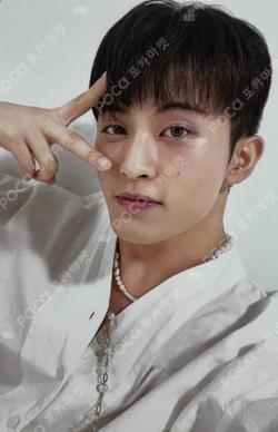 2024 SEASON'S GREETINGS RANDOM TRADING CARD MARK photocard image