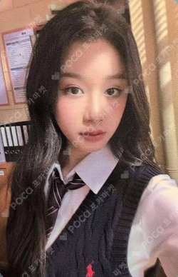 2025 BABYMONSTER 1st WORLD TOUR HELLO MONSTERS IN ASIA RANDOM ACRYLIC KEYRING + PIN BUTTON SET