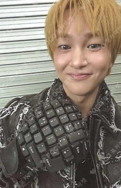 PERCENT Photobook Ver. 1% Ver. ONEW photocard image