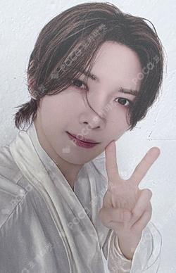 ATEEZ 2025 WORLD TOUR [IN YOUR FANTASY] IN NORTH AMERICA FOOTBALL UNIFORM YEOSANG photocard image