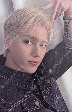 ATEEZ 2025 WORLD TOUR [IN YOUR FANTASY] IN NORTH AMERICA ACRYLIC TURNING STAND