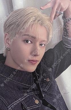 ATEEZ 2025 WORLD TOUR [IN YOUR FANTASY] IN NORTH AMERICA ACRYLIC TURNING STAND WOOYOUNG photocard image