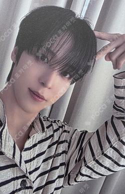 ATEEZ 2025 WORLD TOUR [IN YOUR FANTASY] IN NORTH AMERICA ACRYLIC TURNING STAND YUNHO photocard image