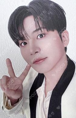ATEEZ 2025 WORLD TOUR [IN YOUR FANTASY] IN NORTH AMERICA FOOTBALL UNIFORM JONGHO photocard image