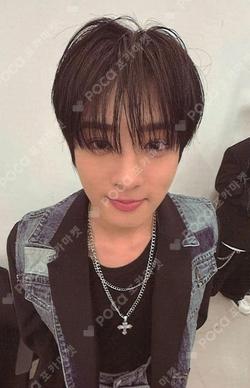 YOUNI-T Utopia Ver. WOONO photocard image