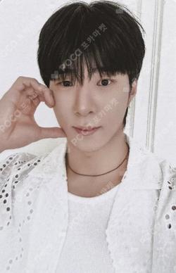 The Archive: Eight Summers MEMBERSHIP EVENT WYATT photocard image