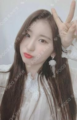 BLOOM*IZ I*WAS ver. LEECHAEYEON photocard image