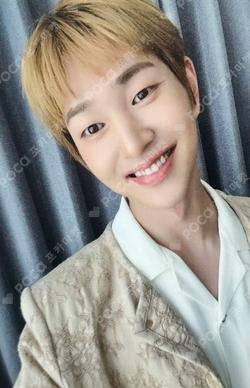 PERCENT KTOWN4U ONEW photocard image