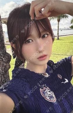 iLy HOLDER VER. HITOMI photocard image