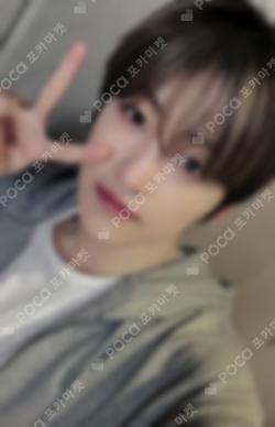 TRY WITH US YIZHIYU JIHOON photocard image