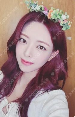 ITZY YUNA photocard image