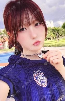 iLy HOLDER VER. HITOMI photocard image