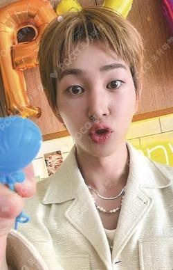 PERCENT WITHMUU ONEW photocard image