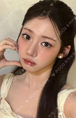 Banila Co RORA photocard image