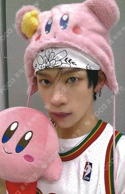 YOUNI-T JUMP UP STEVE photocard image