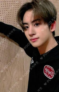 YOUNI-T JUMP UP HYUNGSEOK photocard image