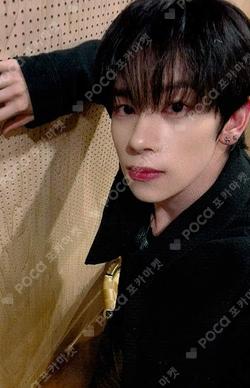 YOUNI-T JUMP UP STEVE photocard image