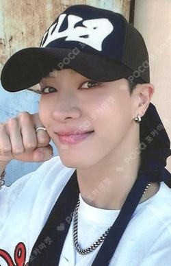 2025 SEASON’S GREETINGS STREET Ver. LEE GI KWANG photocard image