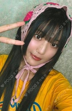 Lovestruck Memories ver. YEL photocard image