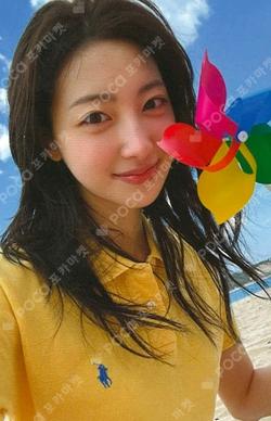 Lovestruck Moment ver. RIINA photocard image
