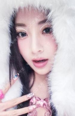 Day & Night fromm store HANA photocard image