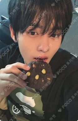 YOUNI-T WHOSFAN WOONO photocard image