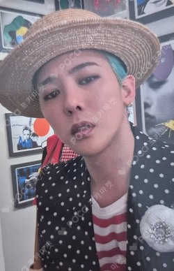 G-DRAGON 2025 WORLD TOUR [Übermensch] PHOTOCARD PACK