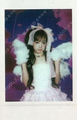 Blooming Wings APPLEMUSIC LUCKY DRAW YENA photocard image