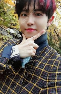 Moment DAY Ver. KIM JAE HWAN photocard image