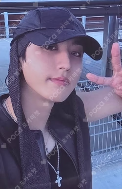 KARMA POP-UP STORE REWARD HAN photocard image