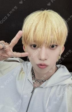 LOUD & PROUD POSTCARD ver. KAMDEN photocard image