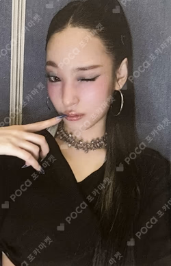 FAMOUS YETIMALL ANNIE photocard image