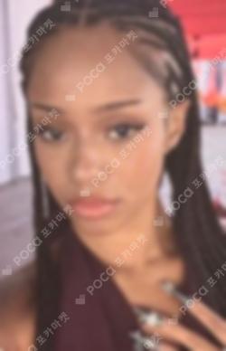 BEAUTIFUL CHAOS Barnes & Noble Exclusive Manon photocard image