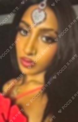 BEAUTIFUL CHAOS POP-UP STORE RANDOM TRADING CARD