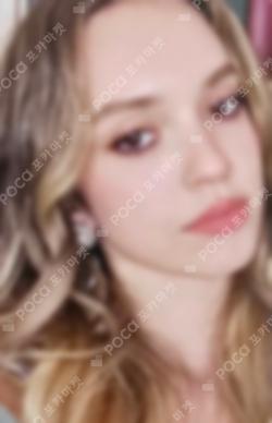 SIS (Soft Is Strong) WEVERSE Daniela photocard image