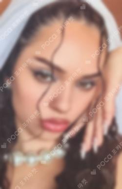 BEAUTIFUL CHAOS POP-UP STORE RANDOM TRADING CARD Daniela photocard image