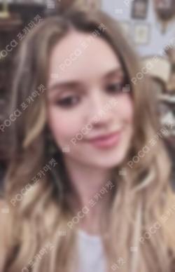 SIS (Soft Is Strong) Daniela photocard image