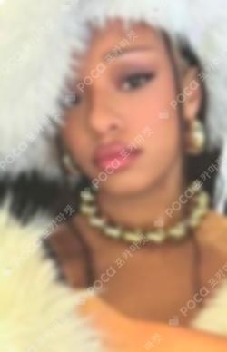 BEAUTIFUL CHAOS POP-UP STORE RANDOM TRADING CARD Manon photocard image