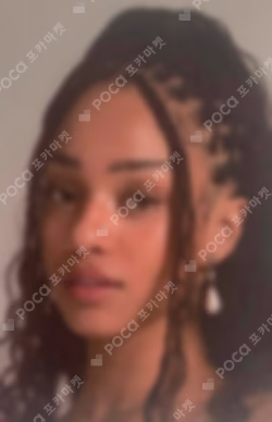 SIS (Soft Is Strong) Official Store Exclusive Manon photocard image